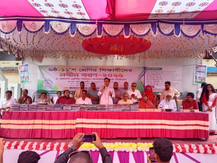 নওগাঁয় নবীন বরণ ও পাঠদান কার্যক্রমের উদ্বোধন