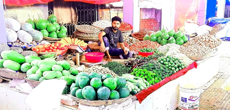 পলাশবাড়ীতে সবজির দামে আগুন-বিপাকে সাধারণ ক্রেতারা