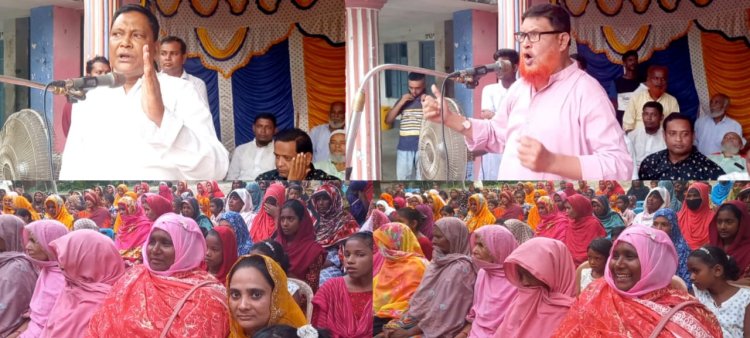 ৩১ দফা বাস্তবায়নের লক্ষ্যে নারীদের নিয়ে গোমস্তাপুরে কর্মশালা