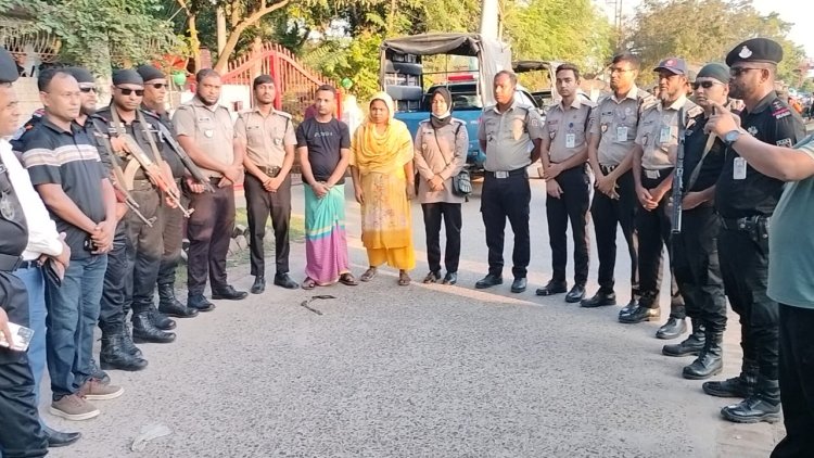 গোমস্তাপুরে যৌথবাহিনীর অভিযানে মাদকসহ স্বামী-স্ত্রী আটক