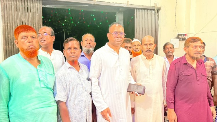 ভোলাহাটে পূজা মন্ডপ পরিদর্শন ও আর্থিক সহযোগিতা করলেন অপু