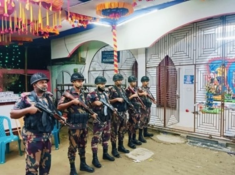 চাঁপাইনবাবগঞ্জে দুর্গাপূজা নির্বিঘ্নে উদযাপনে বিজিবির কড়া নিরাপত্তা