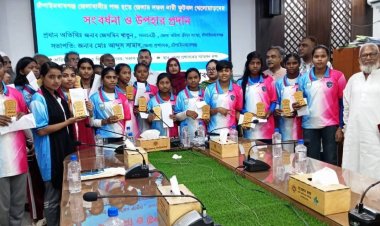 চাঁপাইনবাবগঞ্জে নারী ফুটবলারকে সংবর্ধনা ও প্রবীণ ক্রীড়া সংগঠককে সন্মাননা