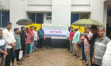 ৬ দফা দাবিতে গোমস্তাপুরে অনির্দিষ্টকালের কর্মবিরতিতে স্বাস্থ্য সহকারীরা