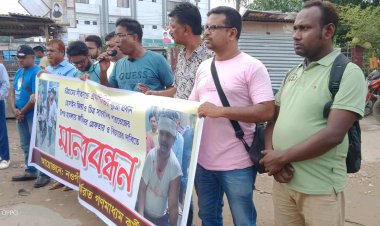 চট্টগ্রামে সাংবাদিকের ওপর সন্ত্রাসী হামলার প্রতিবাদে নওগাঁয় মানববন্ধন