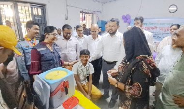 চাঁপাইনবাবগঞ্জে স্কুলপর্যায়ে টাইফয়েড টিকা দেয়া শুরু