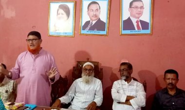 ৩১ দফার লিফলেট বাড়ি বাড়ি পৌঁছে দেওয়ার লক্ষে গোমস্তাপুরে বিএনপির আলোচনা সভা