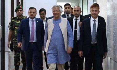 ইতালি সফর শেষে দেশে ফিরেছেন প্রধান উপদেষ্টা