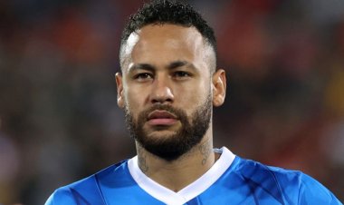 নেইমারের চুক্তি নবায়নের আলোচনা স্থগিত করল সান্তোস