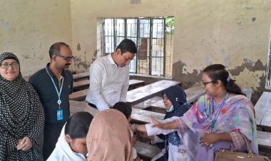 বুড়িচংয়ে শিক্ষার্থীদের দেয়া হচ্ছে টাইফয়েডের টিকা