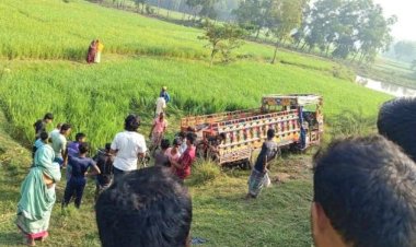 নওগাঁর ধামইরহাটে গরু বোঝাই ভুটভুটি উল্টে ২ গরু ব্যবসায়ী নিহত