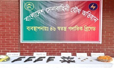 বনলতা এক্সপ্রেস ট্রেন থেকে বিদেশি অস্ত্র ও বিস্ফোরক উদ্ধার