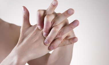 মাঝে মাঝেই হাত অবশ হয়ে যাচ্ছে? স্বস্তি মিলবে এক মিনিটের ব্যায়ামে