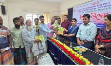 বদলগাছীতে ক্ষুদ্র ও প্রান্তিক কৃষকদের মাঝে বীজ ও সার বিতরণ