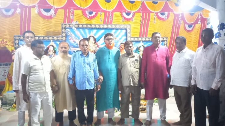 গোমস্তাপুরে বিভিন্ন পুজা মন্ডপ পরিদর্শন ও আর্থিক সহায়তা করলেন বিএনপি নেতারা