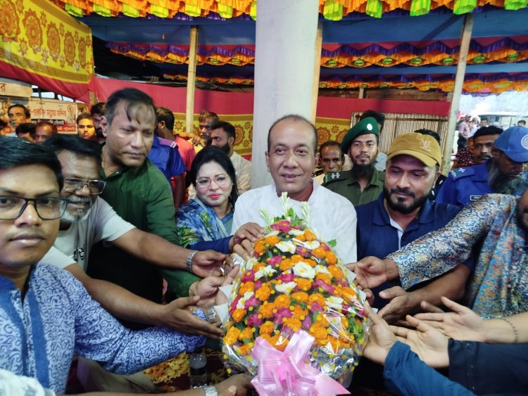 পটুয়াখালীতে পূজা মণ্ডপ পরিদর্শন করেন শহীদ জিয়া গবেষণা পরিষদের কেন্দ্রীয় সভাপতি