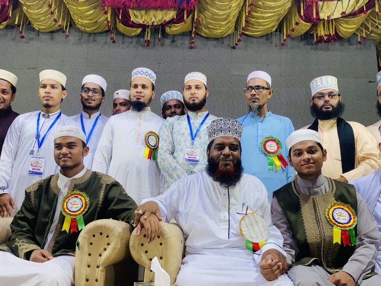 চাঁপাইনবাবগঞ্জে বিশ্বজয়ী দুই হাফেজকে ঘিরে সীরাত মাহফিলে জনস্রোত