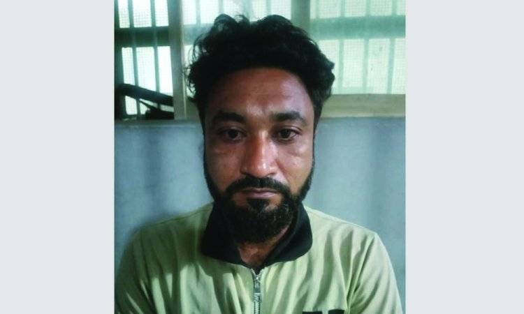 চাঁপাইনবাবগঞ্জে ব্যবসায়ীর কাছে চাঁদা দাবির অভিযোগে যুবক গ্রেফতার