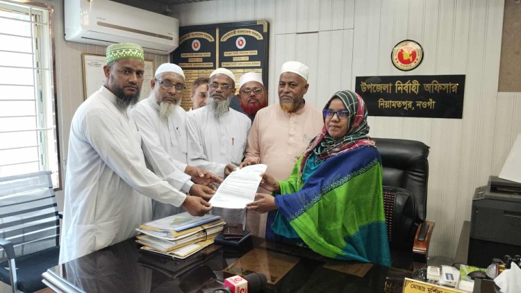 নিয়ামতপুরে মাদরাসা শিক্ষক-কর্মচারীদের ভাতা বৃদ্ধির দাবিতে মানববন্ধন