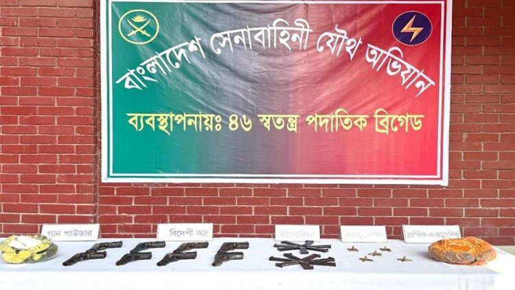 বনলতা এক্সপ্রেস ট্রেন থেকে বিদেশি অস্ত্র ও বিস্ফোরক উদ্ধার