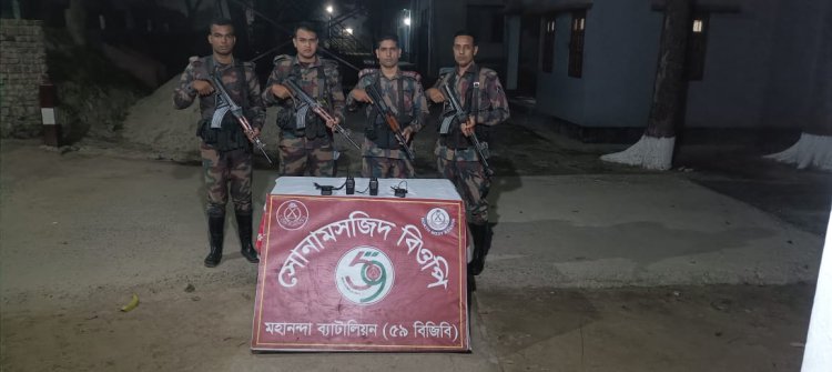 চাঁপাইনবাবগঞ্জ সীমান্তে ভারতীয় ওয়াকি টকি সেট উদ্ধার