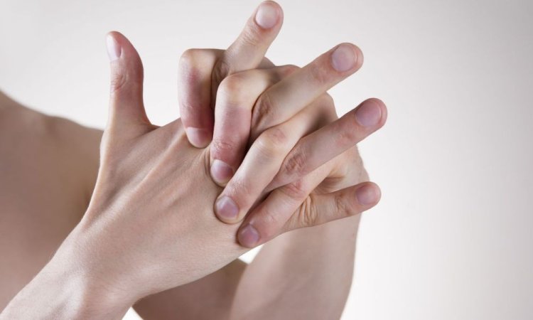 মাঝে মাঝেই হাত অবশ হয়ে যাচ্ছে? স্বস্তি মিলবে এক মিনিটের ব্যায়ামে