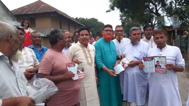 গোমস্তাপুরে অসুস্থ নেতাকর্মীদের খোঁজ খবর ও ৩১ দফা লিফলেট বিতরণ