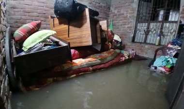 চাঁপাইনবাবগঞ্জে রাতভর বৃষ্টিতে শহরে বাসাবাড়িতে ঢুকেছে পানি
