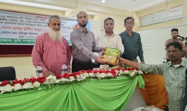 নিয়ামতপুরে কৃষকদের মাঝে বিনামূল্যে রাসায়নিক সার ও বীজ বিতরণ
