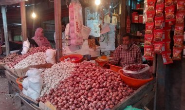 বুড়িচংয়ে পেঁয়াজের কেজি ১০০ টাকা সাধারণ ক্রেতাদের ভোগান্তি