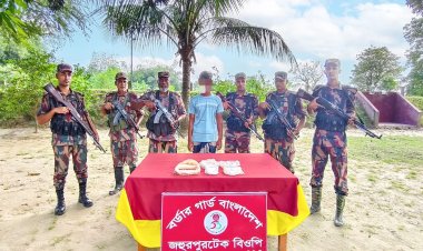 চাঁপাইনবাবগঞ্জে গান পাউডার ও ককটেল তৈরীর সরঞ্জামসহ ছোট ভাই আটক-বড় ভাই পলাতক