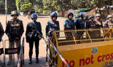 ধানমন্ডি ৩২ থেকে এক্সকাভেটর সরিয়ে নেওয়া হয়েছে