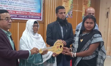 গোমস্তাপুরে ক্ষুদ্র নৃ-গোষ্ঠীদের স্যানিটেশন সুবিধা উঠান বৈঠক ও চাবি বিতরণ