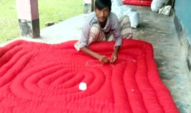 শীতের আগমনে লেপ তোষকের ব্যস্ততা-পলাশবাড়ীতে জমে উঠেছে ধুনকরদের শীতের বাজার