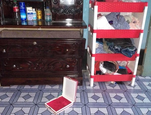 নওগাঁর মান্দায় ব্যবসায়ীর বাড়িতে ডাকাতি