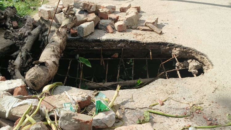 নিয়ামতপুরের বালাহৈর গ্রামে ভাঙা কালভার্টে জনদুর্ভোগ চরমে