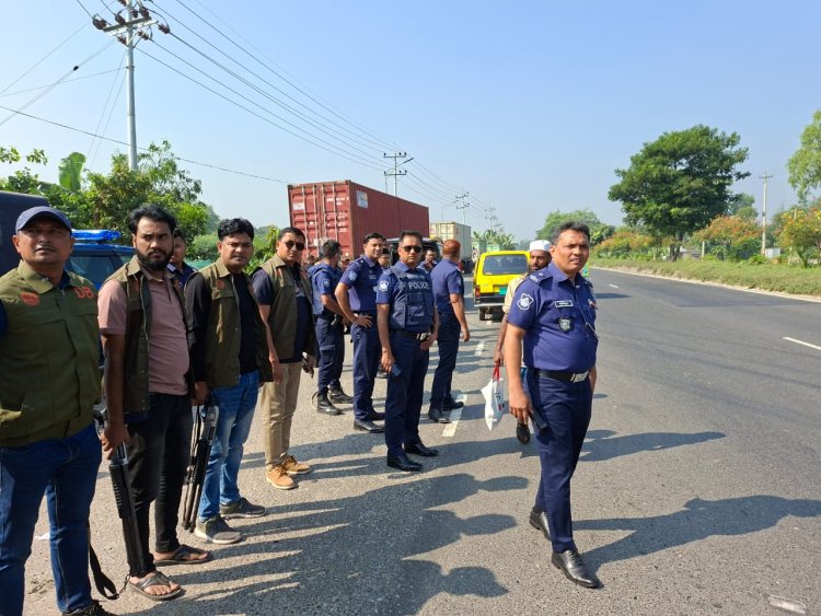 বুড়িচংয়ে মহাসড়কে সতর্ক পুলিশ-যানবাহনে তল্লাশি জোরদার