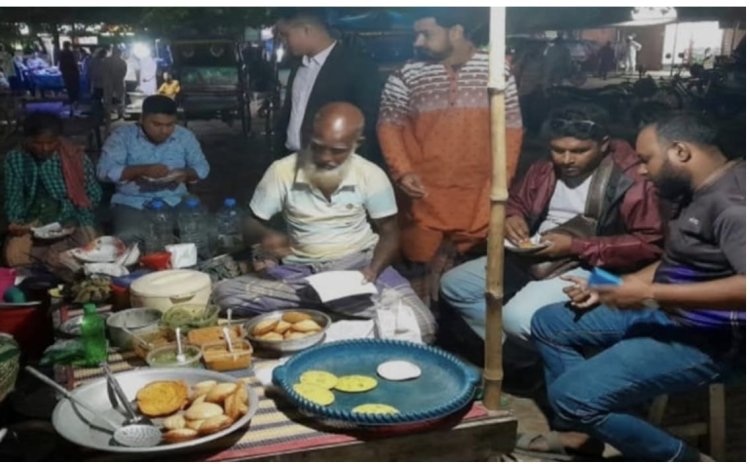 বুড়িচংয়ে হাট বাজারে শীতের পিঠার ব্যবসা জমজমাট