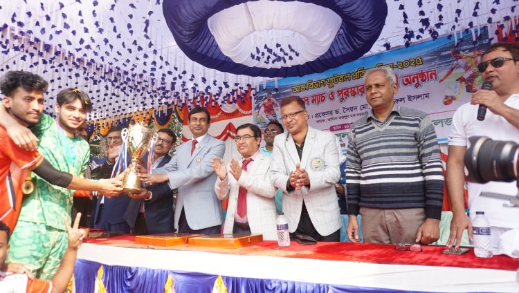 আদিনা ফজলুল হক সরকারি কলেজের ফুটবল টুর্নামেন্টে চ্যাম্পিয়ন ইতিহাস বিভাগ