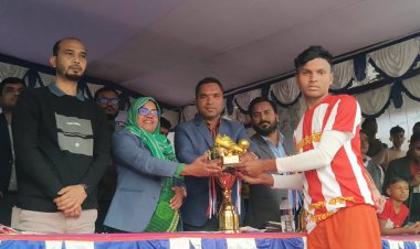 নিয়ামতপুরে উপজেলা প্রশাসন ফুটবল টুর্নামেন্টের ফাইনাল