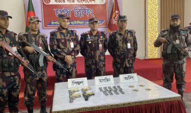 চাঁপাইনবাবগঞ্জ সীমান্তে বিদেশি অস্ত্র,ম্যাগাজিন ও গুলি আটক করেছে ৫৩ বিজিবি