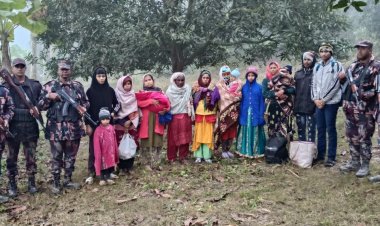 চাঁপাইনবাবগঞ্জ সীমান্তে ১৭ নারী-শিশুসহ ২৭জন আটক