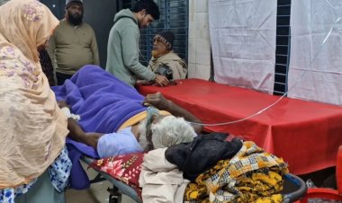 চাঁপাইনবাবগঞ্জের পদ্মায় বাল্কহেডে পণ্যবাহী নৌকার ধাক্কায় প্রাণ গেল বৃদ্ধের