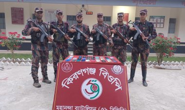 চাঁপাইনবাবগঞ্জ সীমান্তে ভারতীয় চোরাই মোবাইল আটক