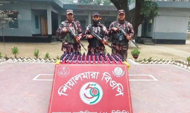 চাঁপাইনবাবগঞ্জ সীমান্তে ভারতীয় চকোপ্লাস সিরাপ আটক 