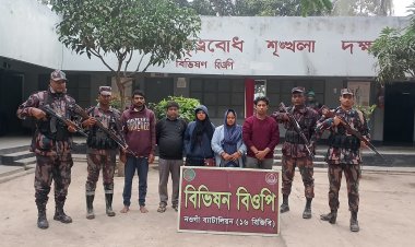 চাঁপাইনবাবগঞ্জ সীমান্তে ৫ জনকে ঠেলে পাঠালো বিএসএফ