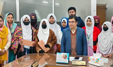 চাঁপাইনবাবগঞ্জ সরকারি মহিলা কলেজে ১০জন শিক্ষার্থী পেল বৃত্তি