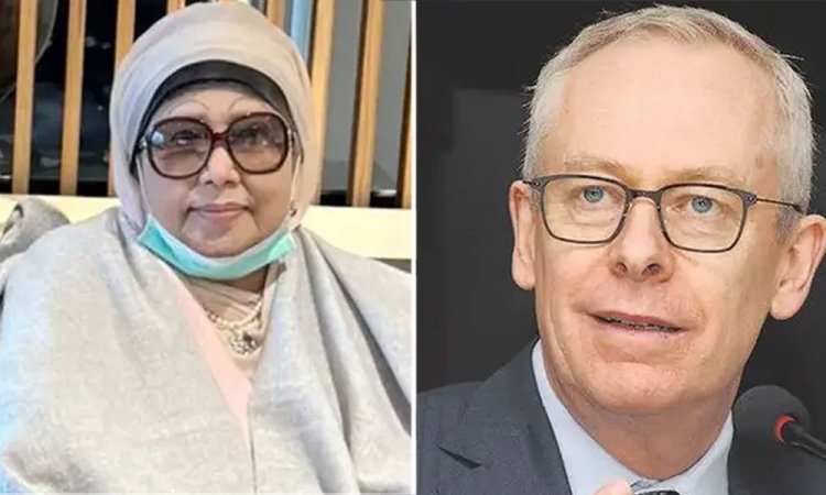 এভারকেয়ারে যুক্তরাজ্যের চিকিৎসক রিচার্ড বিল-দেখছেন কাগজপত্র