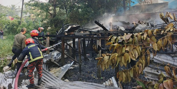 মুহূর্তেই শেষ স্বপ্নের হোটেল-দুমকীতে ভয়াবহ অগ্নিকাণ্ডে আহত-১ 