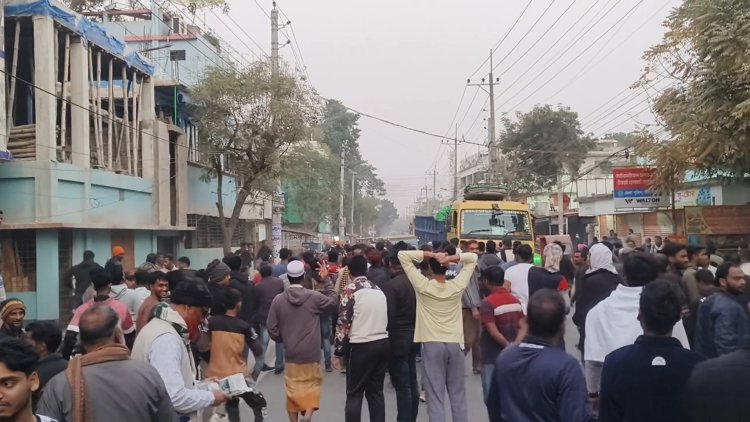 চাঁপাইনবাবগঞ্জে সড়ক দুর্ঘটনায় দুই তরুণের মৃত্যু-দুই পুলিশ সদস্য প্রত্যাহার